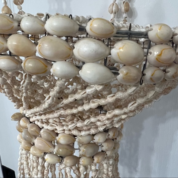 Vintage 70s Cowrie Sea Shell Hanging Macrame Plant Holder 26” Long. - Picture 4 of 9
